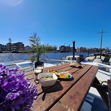 B&B Teddy "Prachtig Authentiek Woonschip Uit 1912, 15 Minuten Van Amsterdam" Wormer 外观 照片