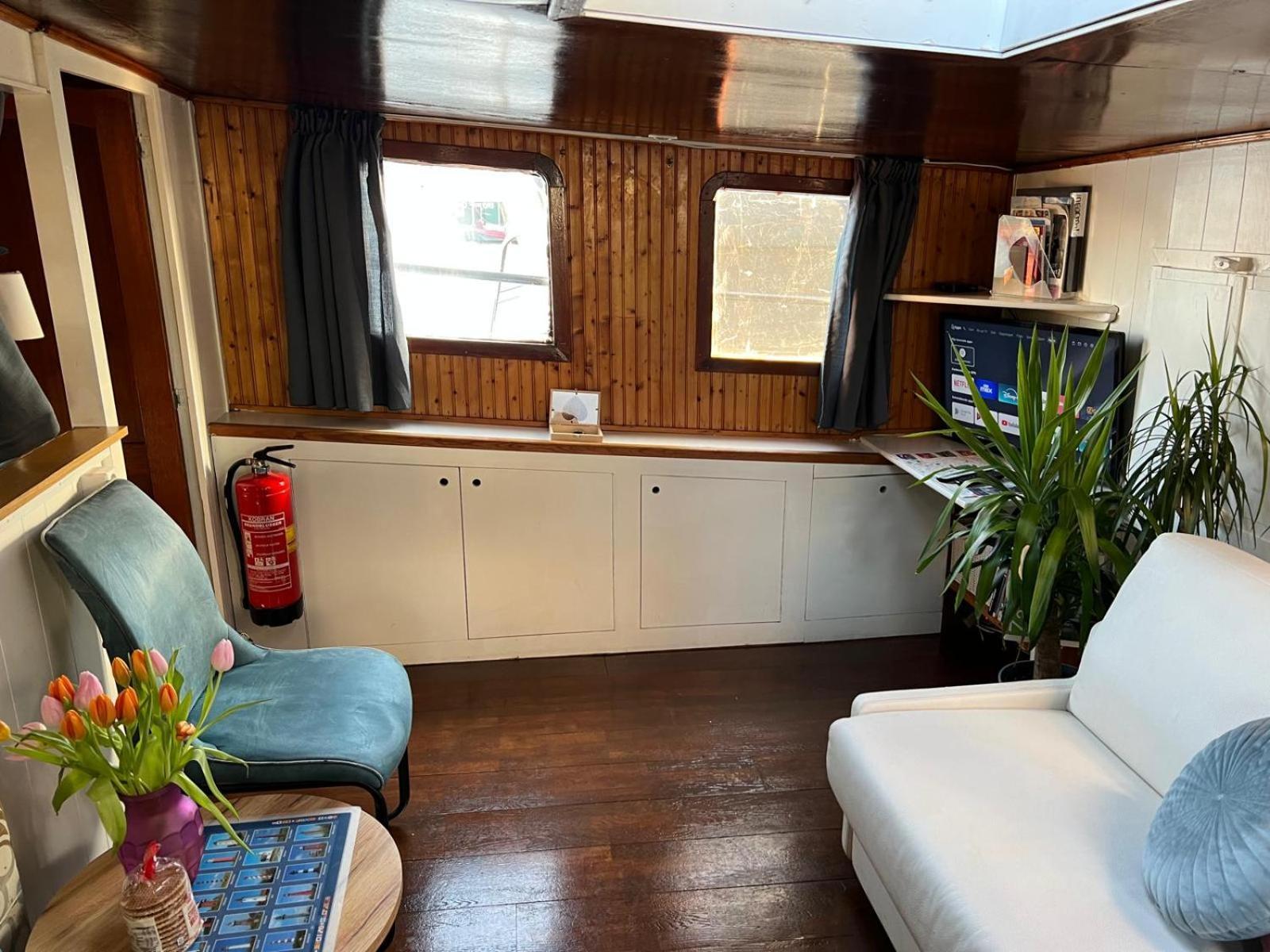 B&B Teddy "Prachtig Authentiek Woonschip Uit 1912, 15 Minuten Van Amsterdam" Wormer 外观 照片