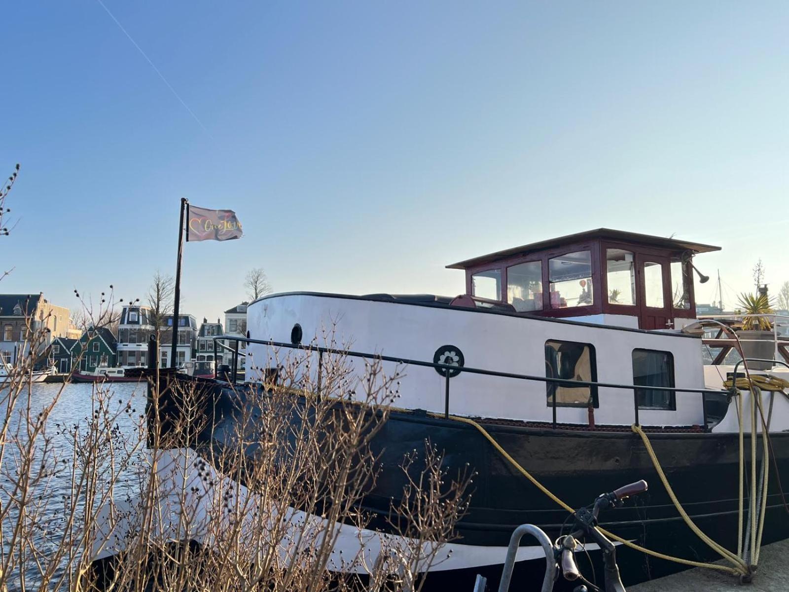 B&B Teddy "Prachtig Authentiek Woonschip Uit 1912, 15 Minuten Van Amsterdam" Wormer 外观 照片